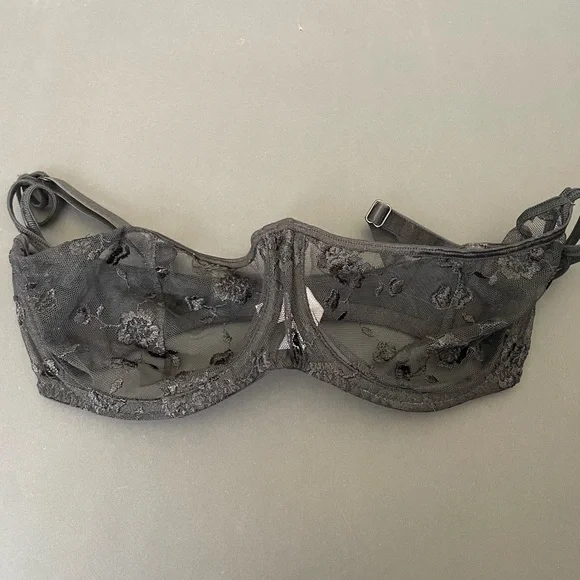 Victoria's Secret Lace Bra Trio - Black, Red, and Ivory 34 D Sexy - Picture 4 of 6